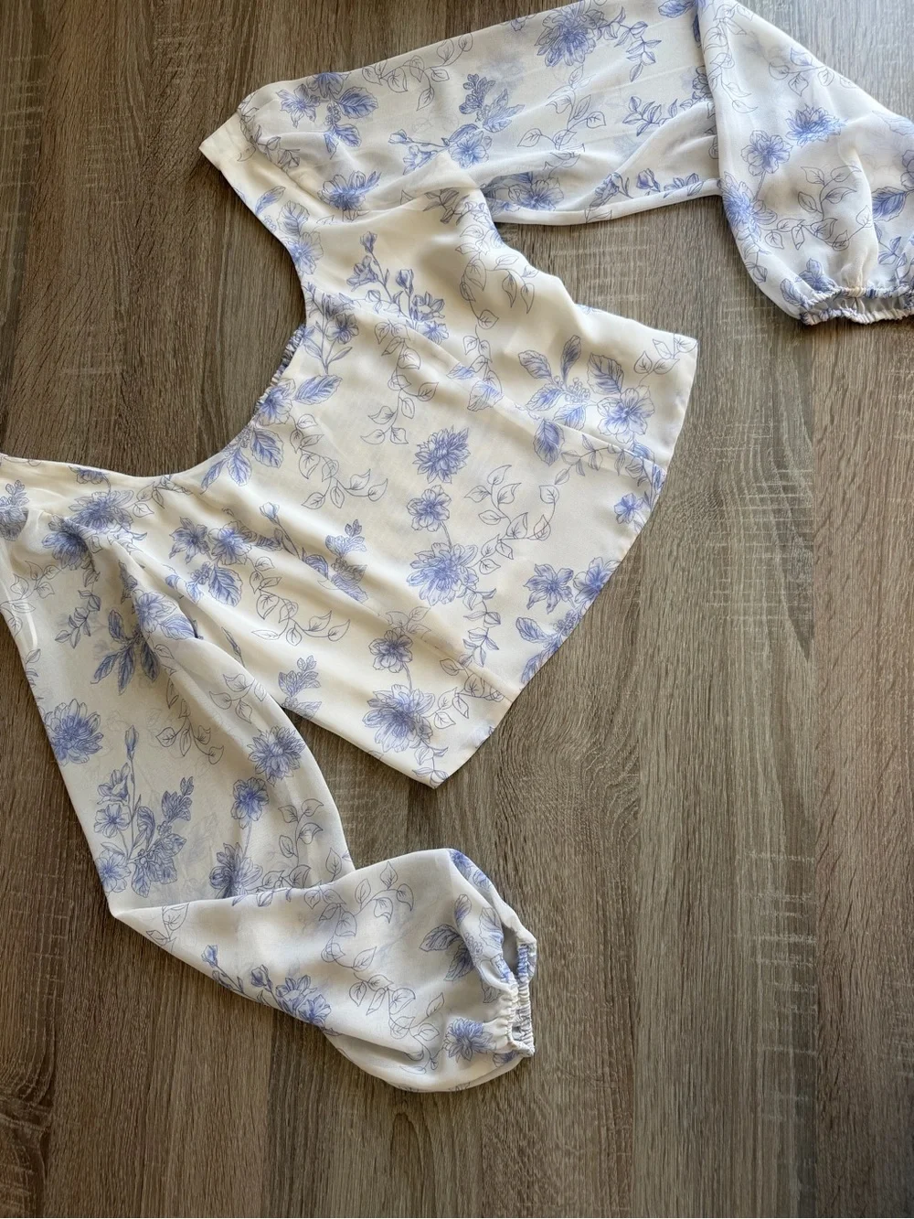 House of Harlow 1960 White Chemise with Blue Floral Print Puff Sleeve Size Small